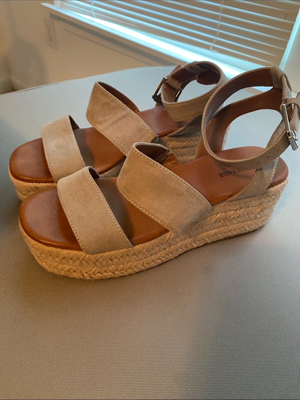 American Eagle Outfitters tan suede espadrille wedge sandals - size 7